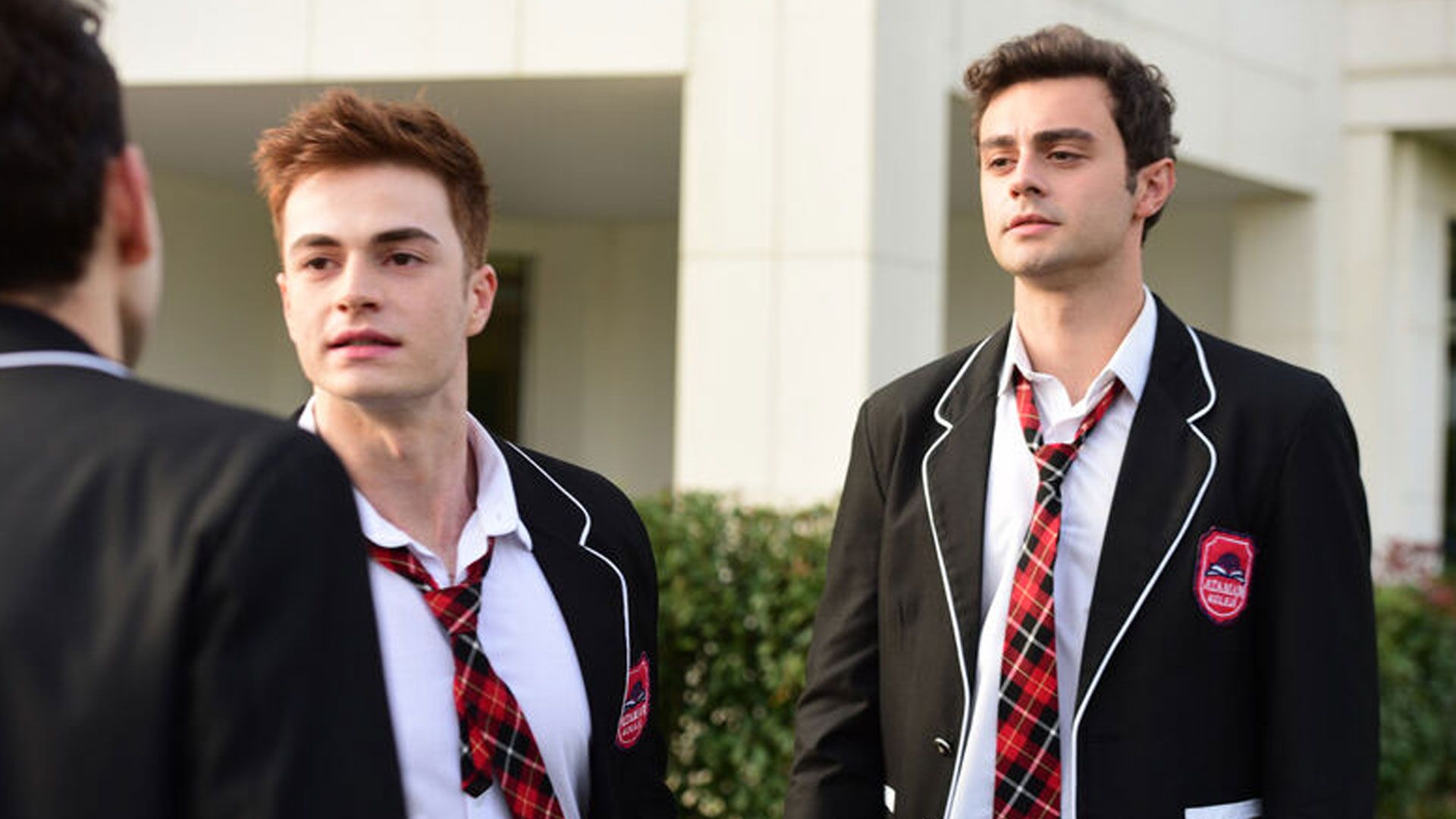 Onur Seyit Yaran (Doruk) e Yigit Koçak (Ömer) in una scena di Tutto per la mia famiglia