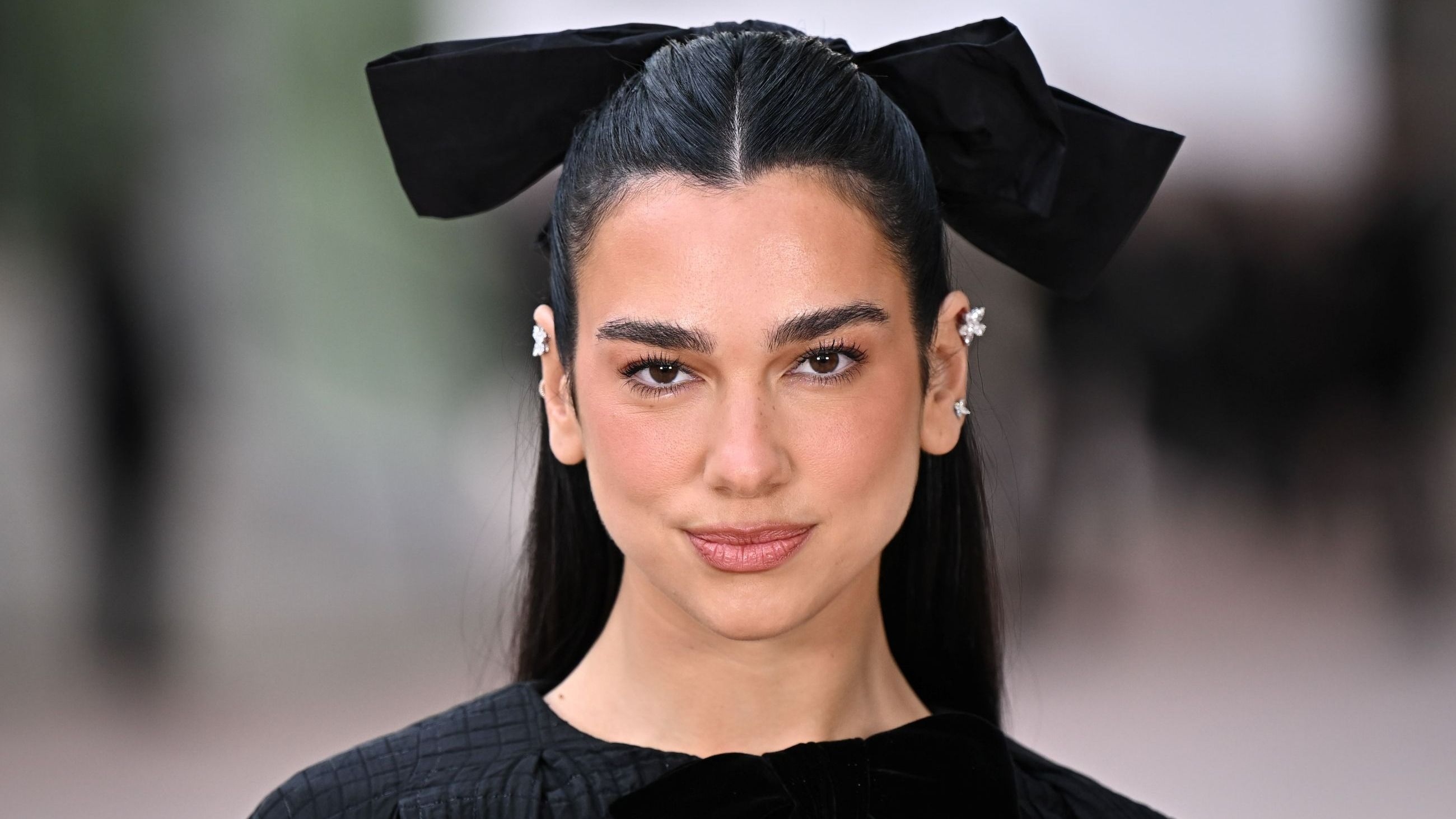 Dua Lipa partecipa alla sfilata Chanel Haute Couture Primavera-Estate 2025 durante la Paris Fashion Week il 28 gennaio 2025 a Parigi, Francia - Credits: Getty Images