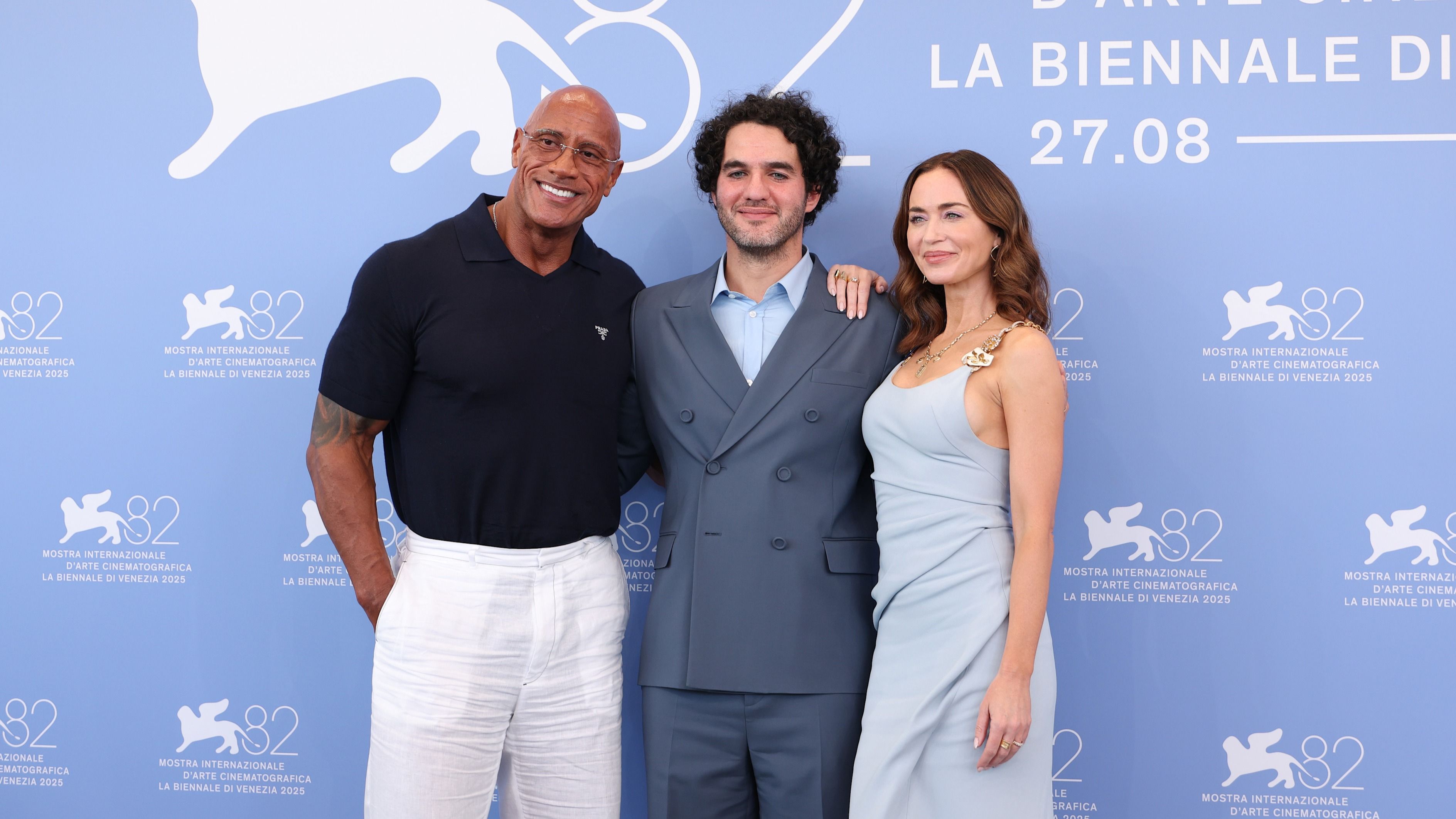 Benny Safdie, Emily Blunt e Dwayne Johnson 
Credit: Getty Images
