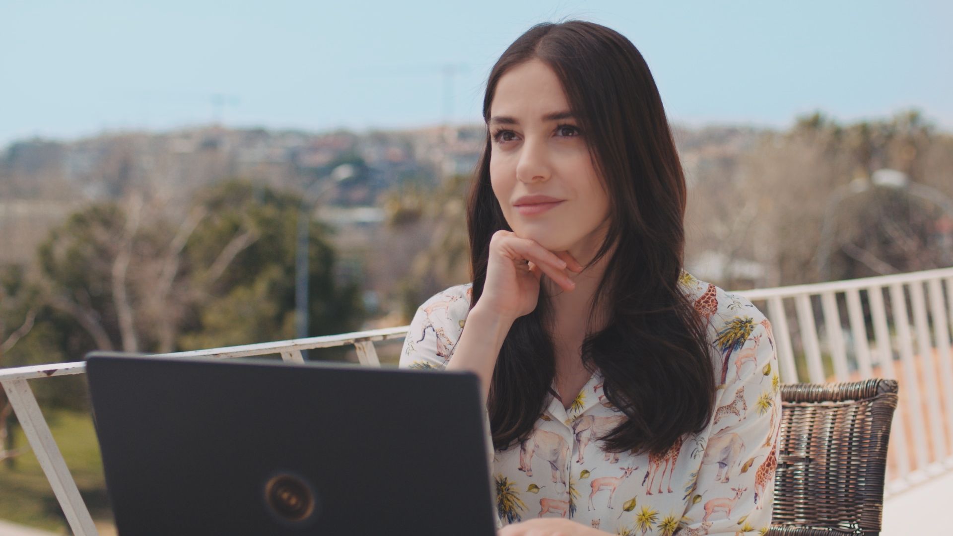 Özge Gürel è Dicle in Dreams and Realities