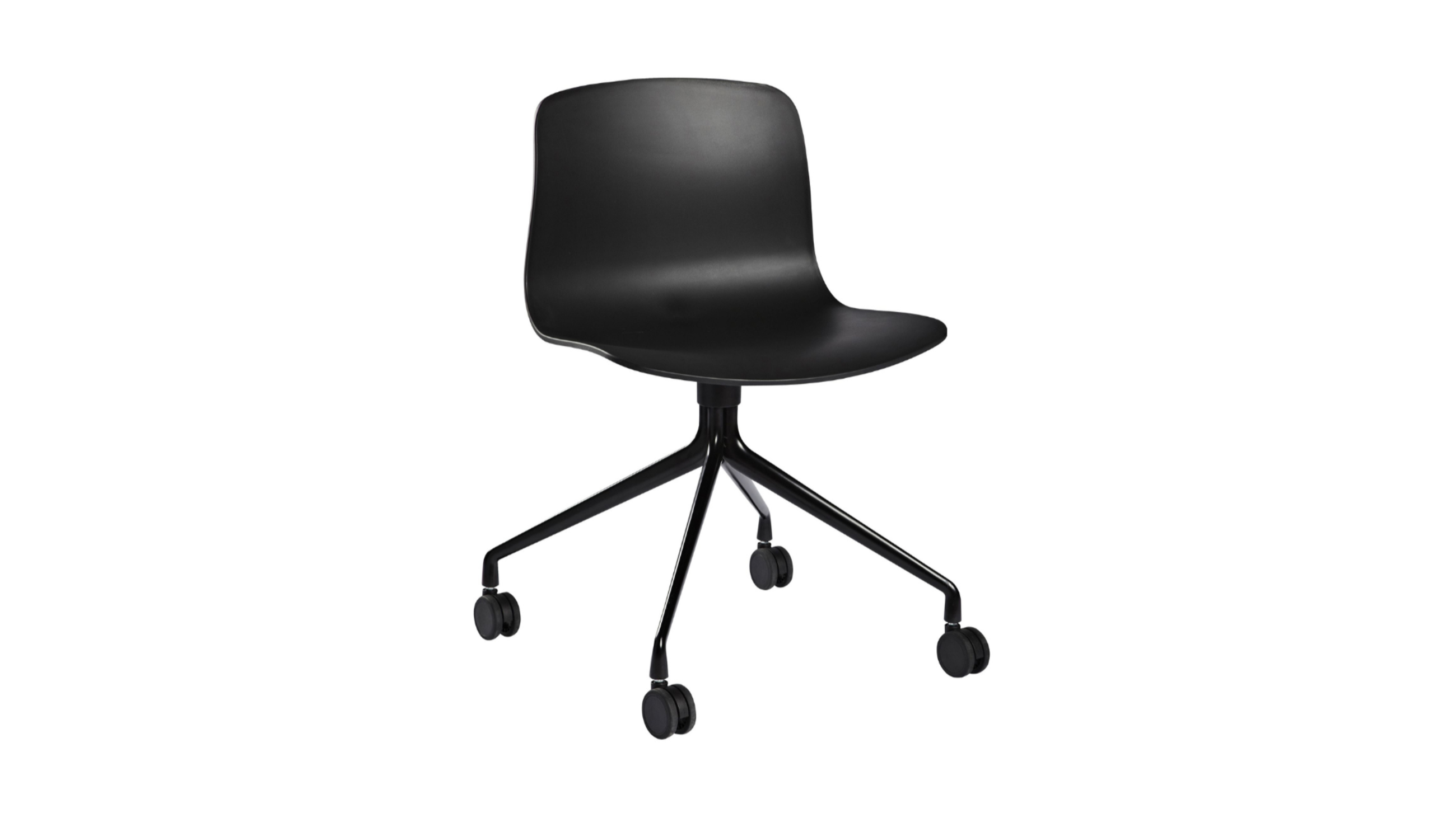 About a Chair di Hee Welling per Hay: ergonomica, versatile e senza tempo. Courtesy Press Office 