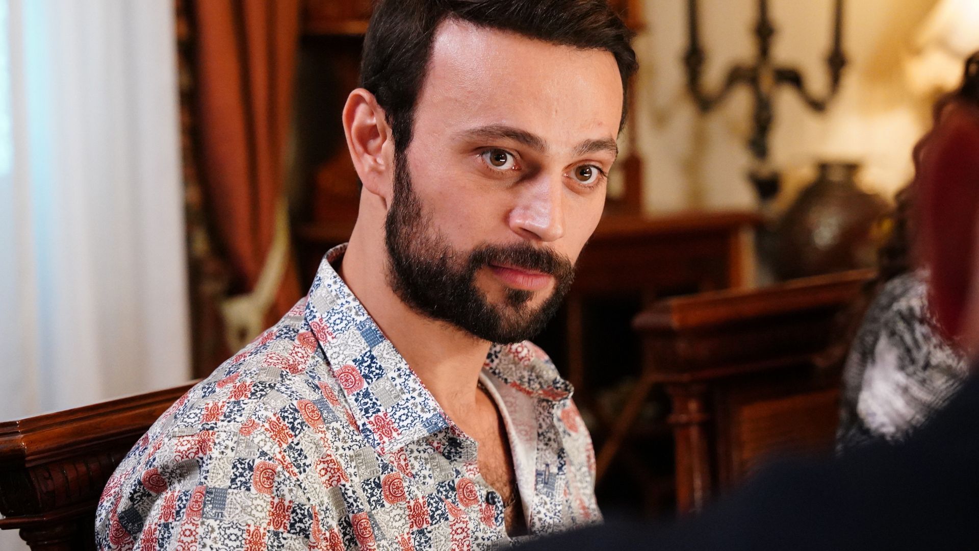 Kerem Aslanoglu (Ferman Yilmaz) in una scena di Racconto di una notte
