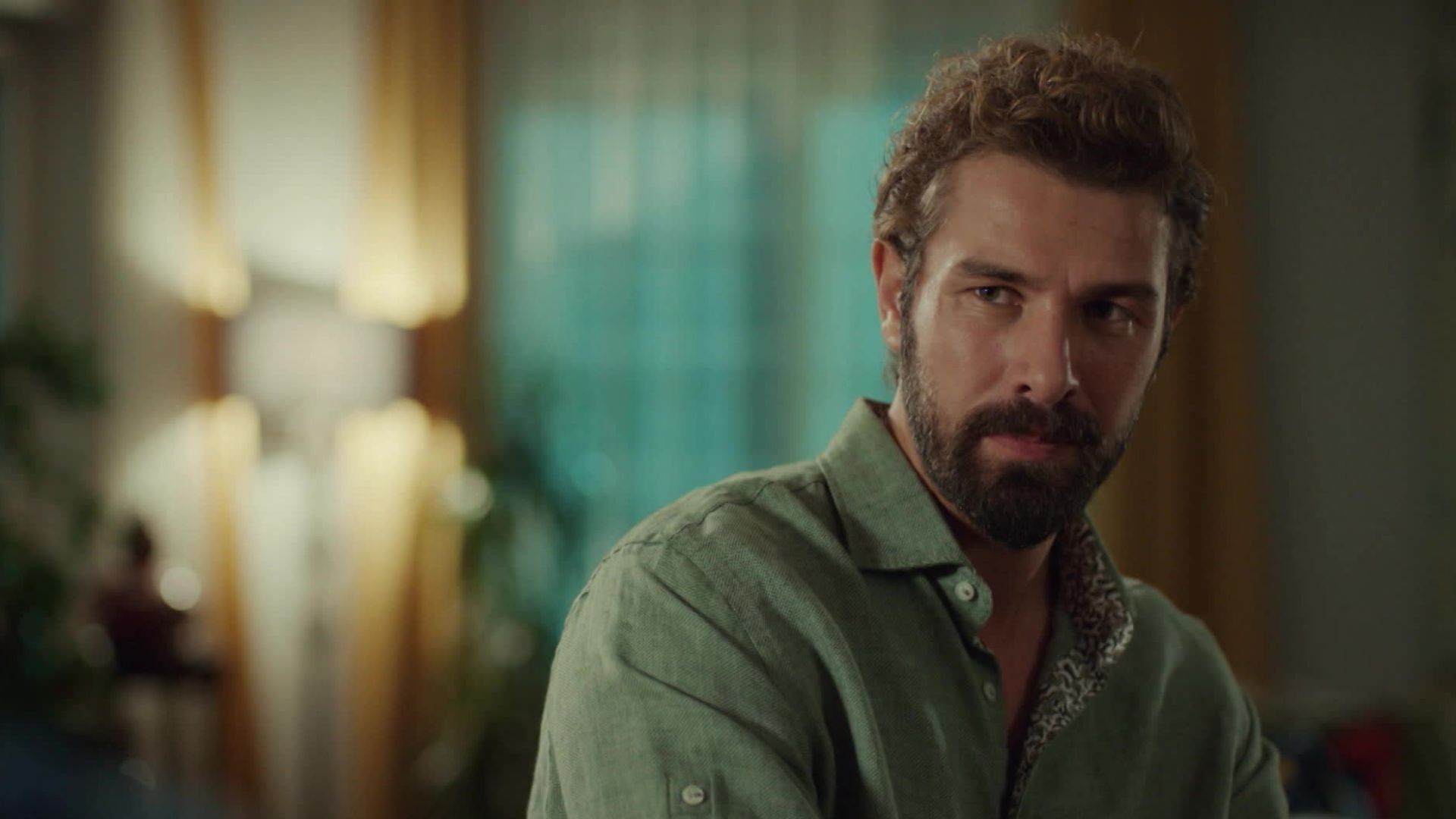 Furkan Palalı (Nejat) in una scena di My Sweet Lie