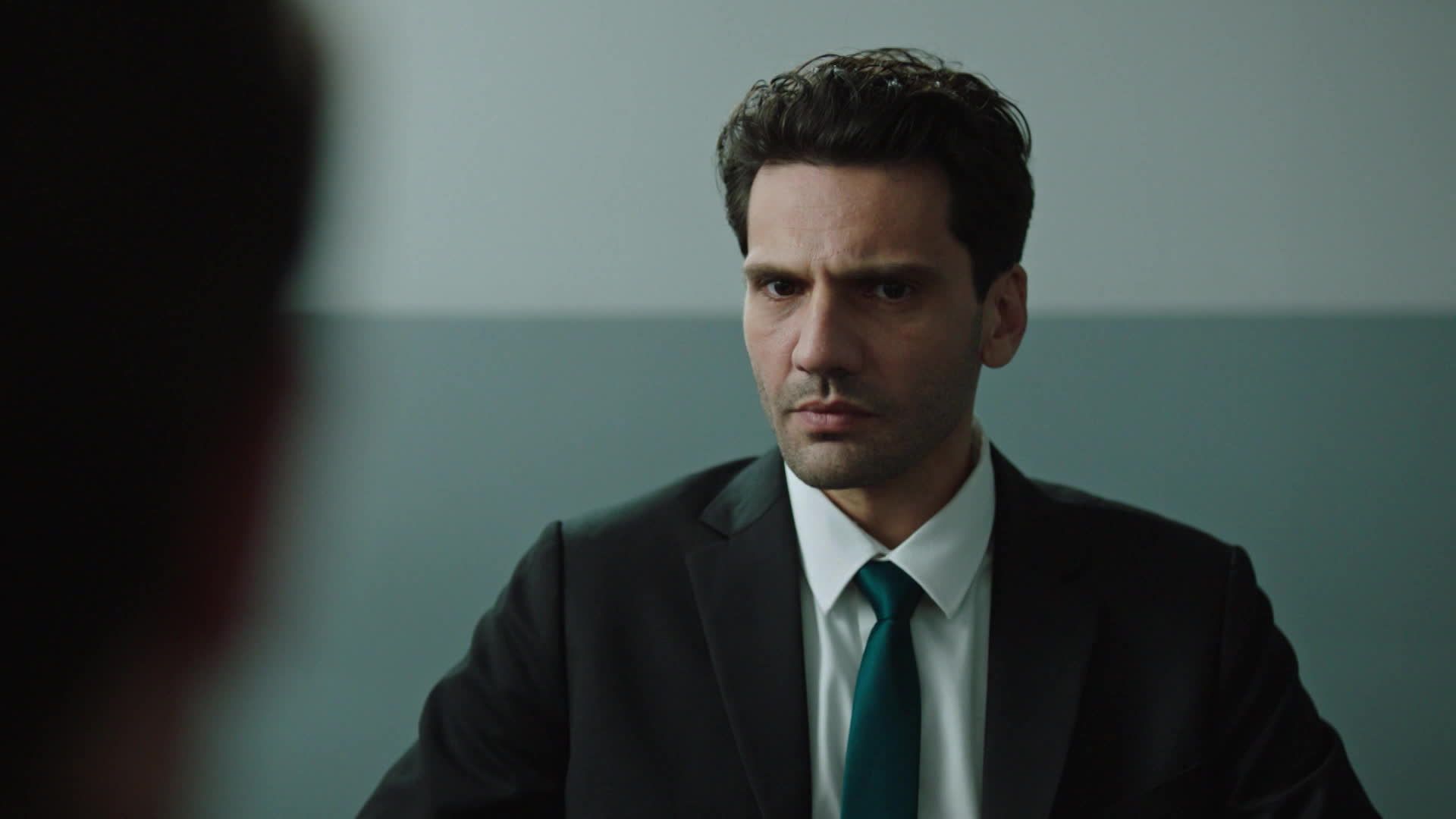 Ilgaz in una scena di Segreti di famiglia 2