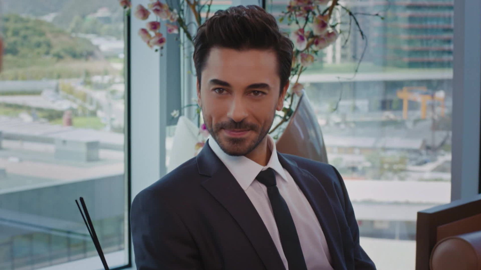 Gokhan Alkan (Kerim) in una scena di Forbidden Fruit 4