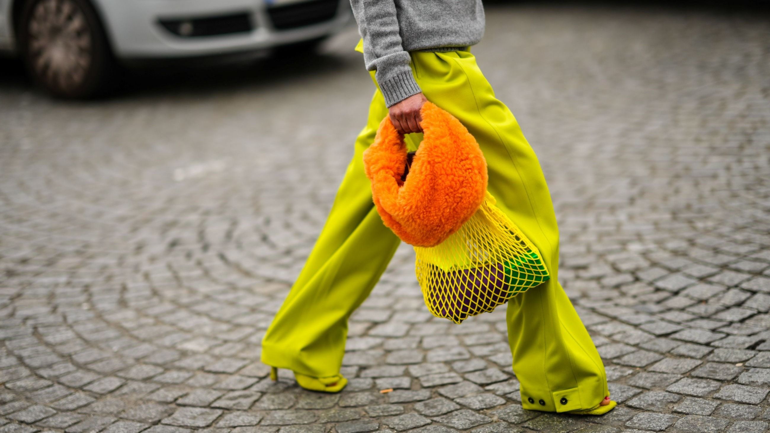 La borsa Le Pliage Filet è protagonista dei look street style più cool degli ultimi anni in fatto di fishnet bag - Credits Getty Images
