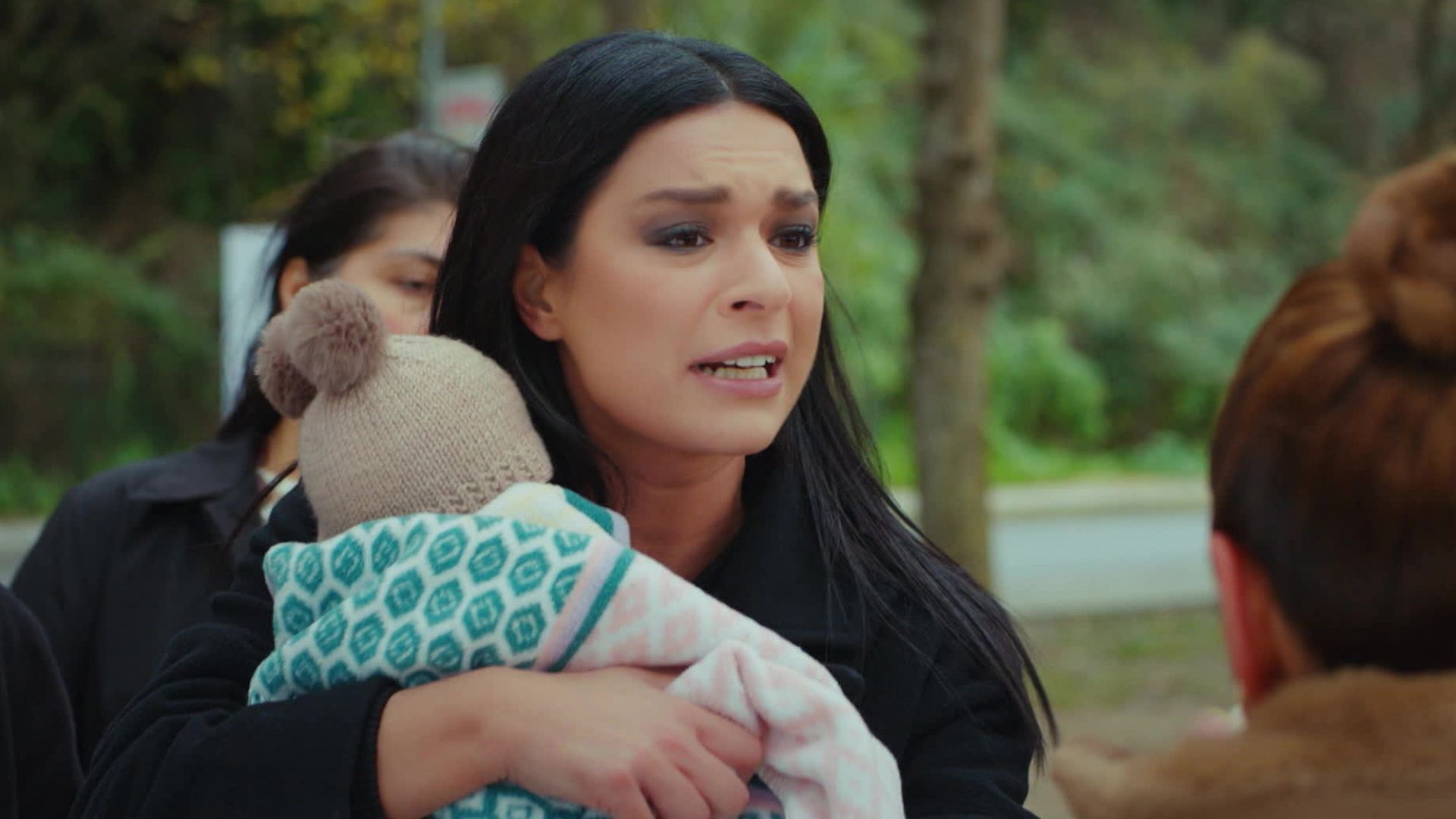 Safak Pekdemir (Zehra) in una scena di Forbidden Fruit 3