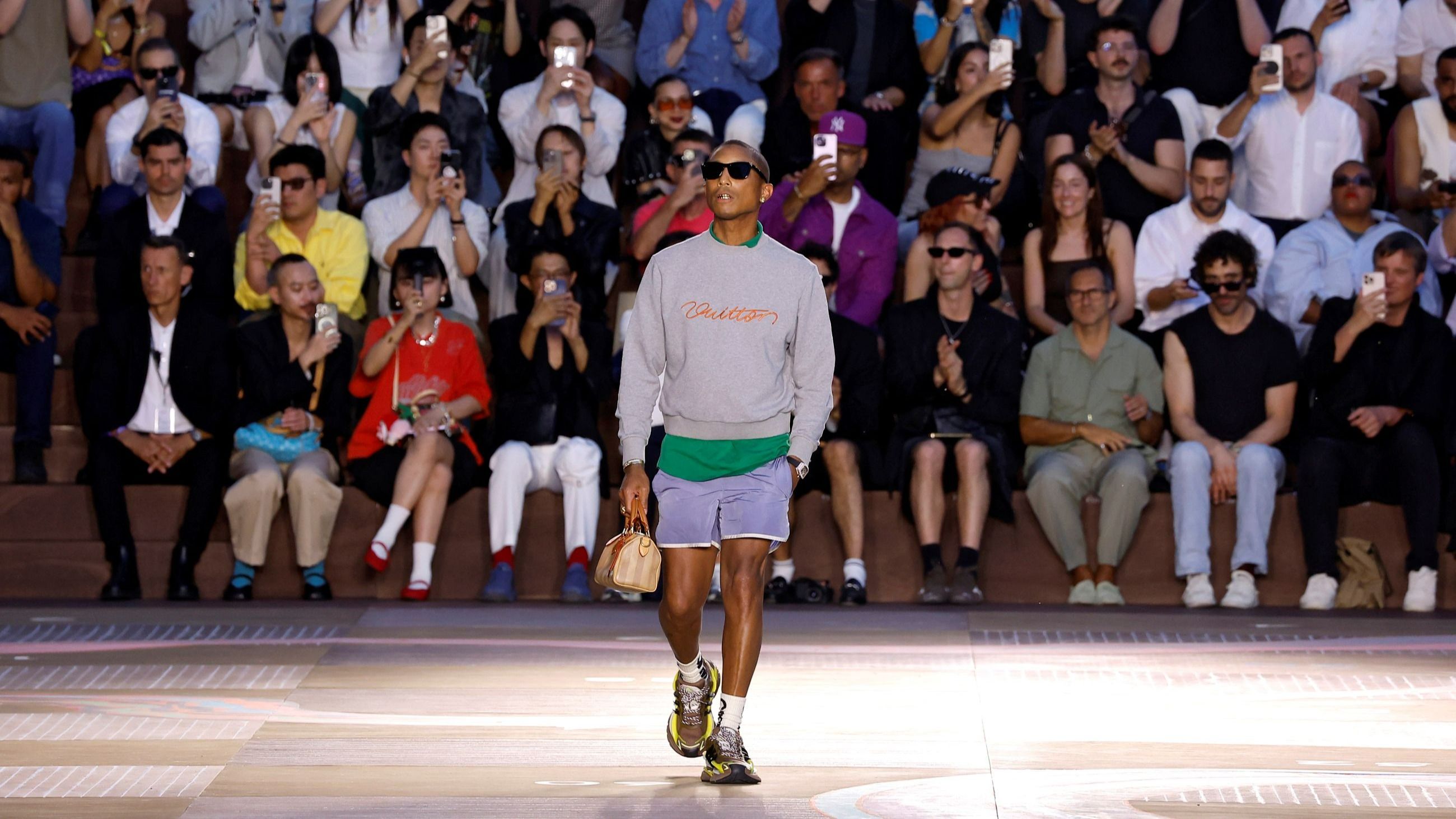 Pharrell Williams sulla passerella durante la sfilata Louis Vuitton Uomo Primavera/Estate 2026 - Credits Getty Images