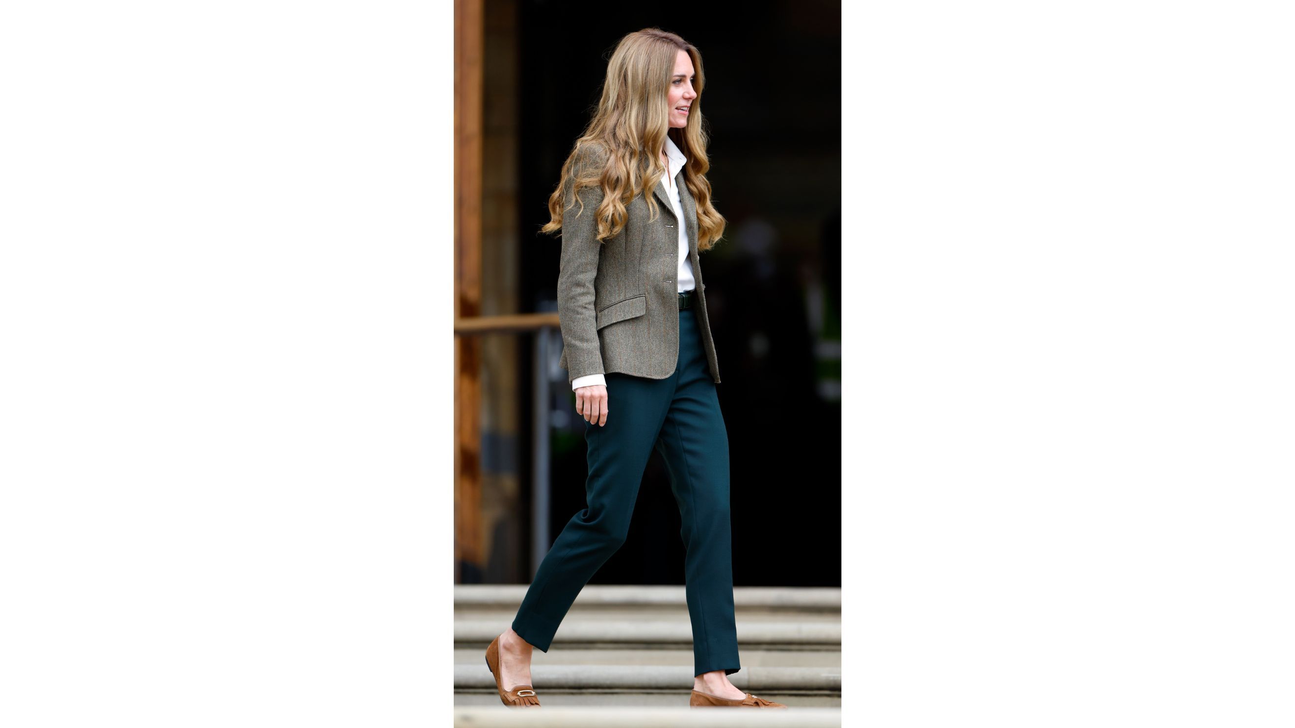 Kate Middleton nella sua ultima apparizione pubblica indossava un paio di ballerine color cioccolato - Courtesy Press Office