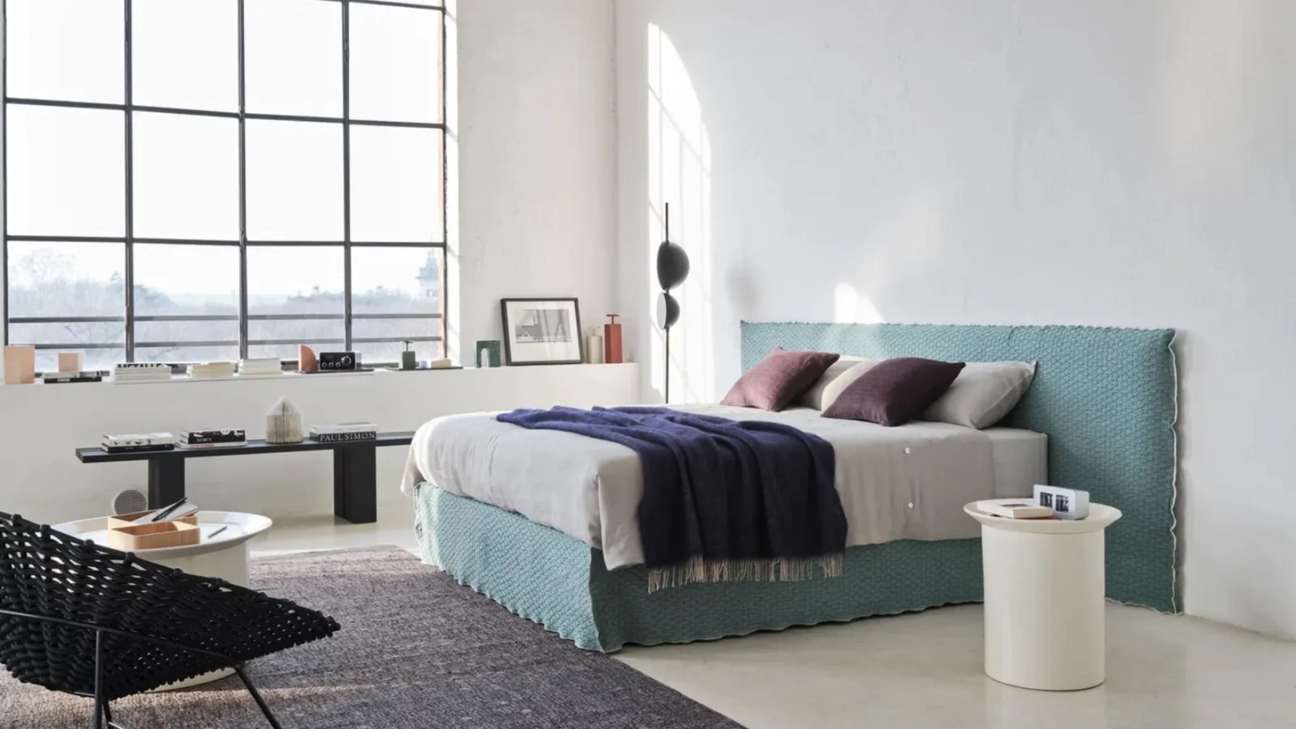 Easy di Gervasoni, letto imbottito dal design essenziale e confortevole. Courtesy Press Office