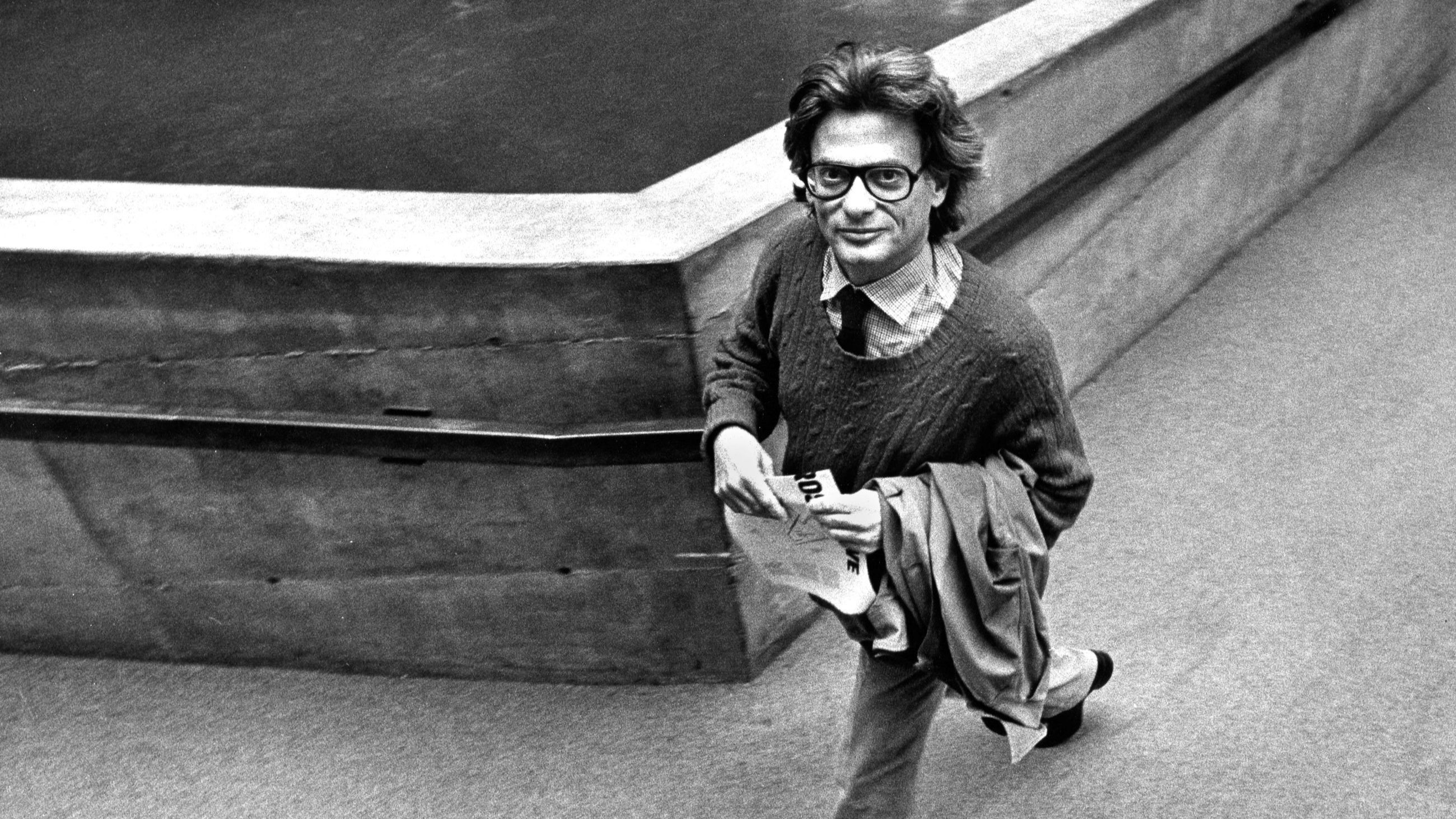 L'iconico fotografo di moda e ritrattista Richard Avedon si reca all'inaugurazione di una mostra d'arte a New York, 1980 - Credits Getty Images