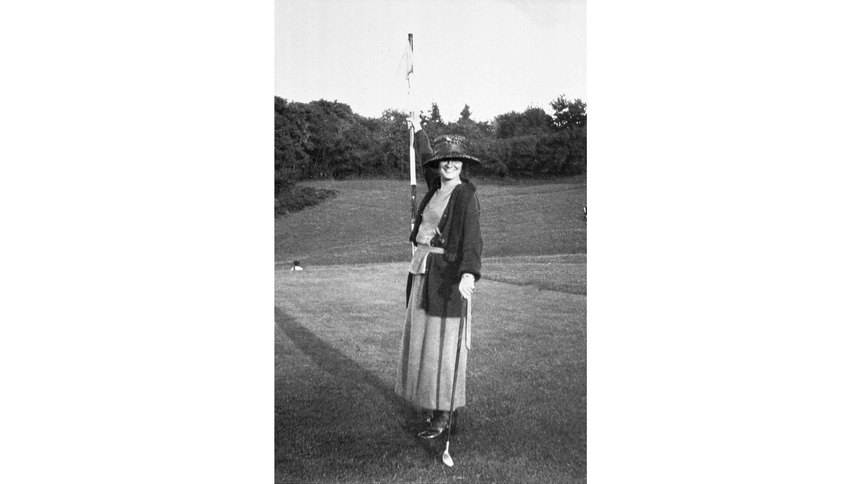 Gabrielle Chasnel, detta Coco Chanel (1883–1971), stilista francese, mentre gioca a golf, 1910 - Credits: Getty Images 