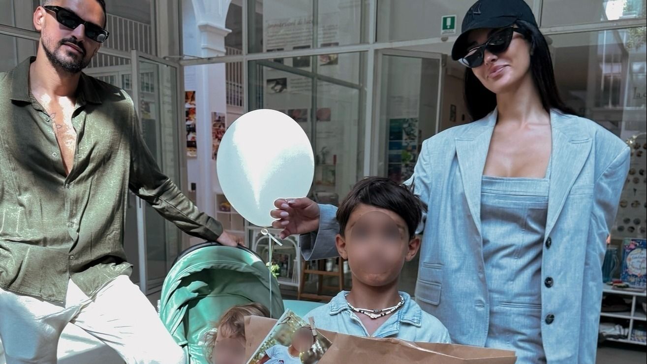 Rosa Perrotta, lo scatto di famiglia per la fine della scuola d'infanzia del figlio Ethan (Instagram_@rosaperrotta_)