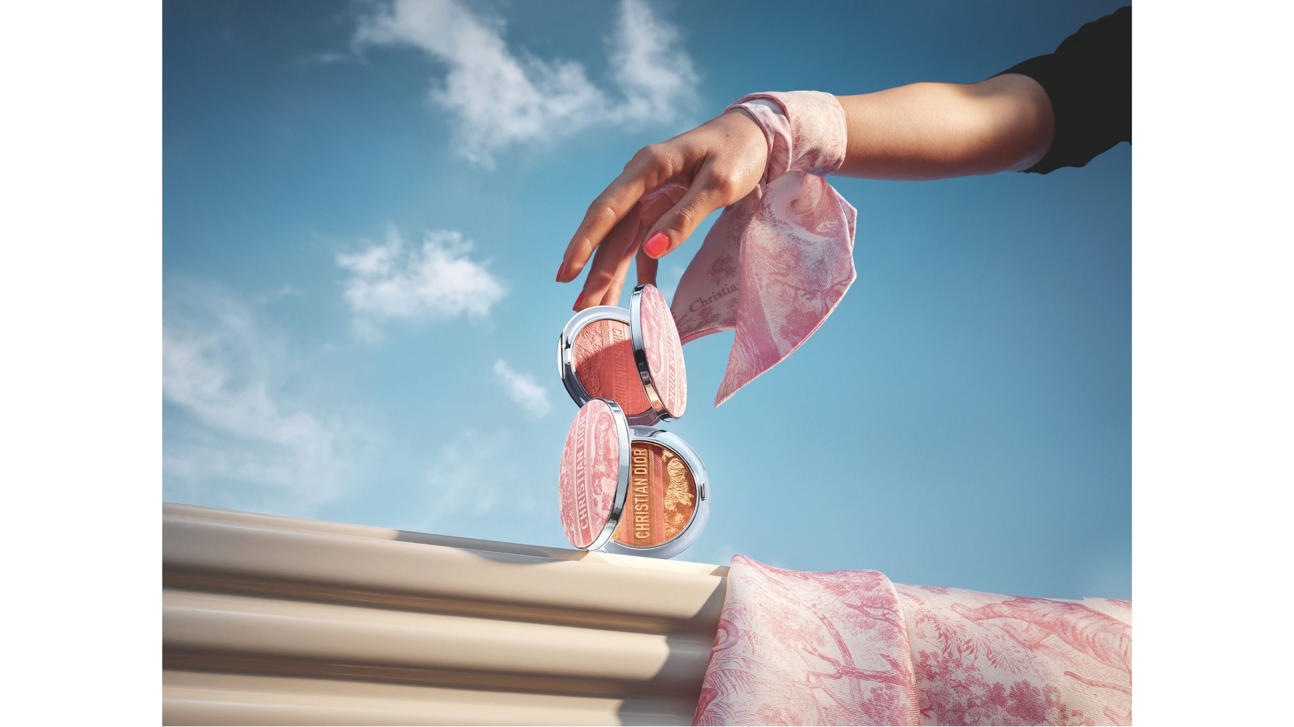 Dior Forever Nude Bronze Glow e Dior Forever Glow Luminizer – Edizioni limitate 
Courtesy Press Office