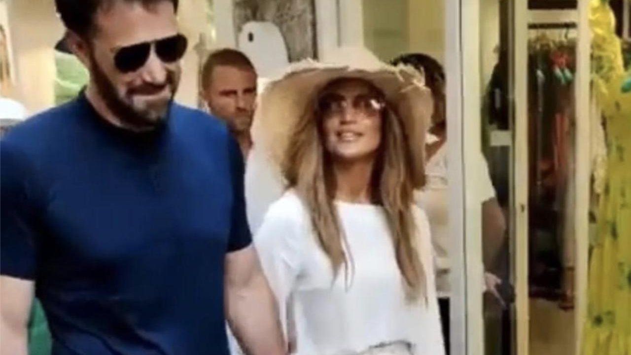Jennifer Lopez e Ben Affleck a Capri (foto dai social)