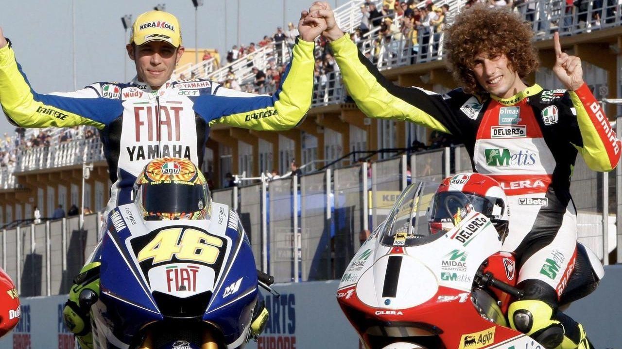 Valentino Rossi e Marco Simoncelli nel 2008 (foto Ansa)
