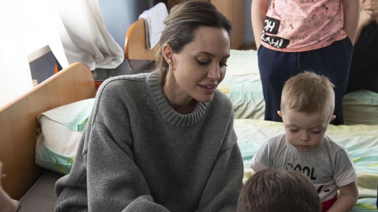 Angelina Jolie a Leopoli (foto Ansa)