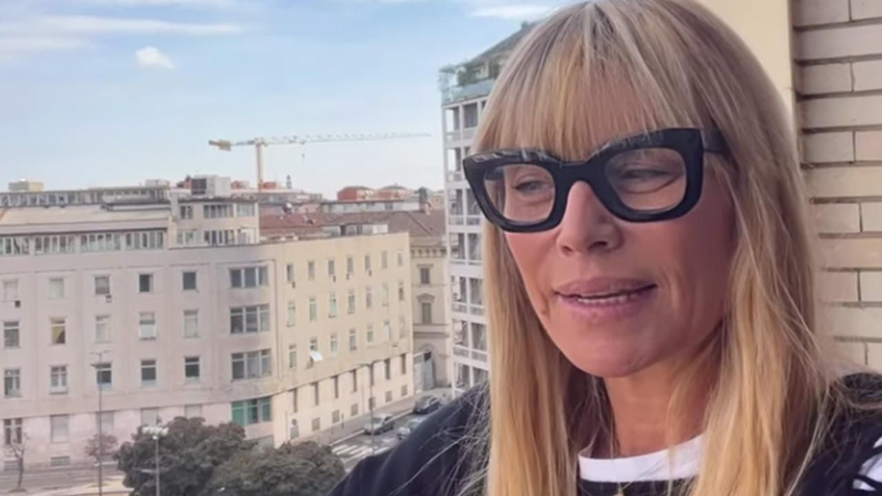 Storie Instagram @elenoirec