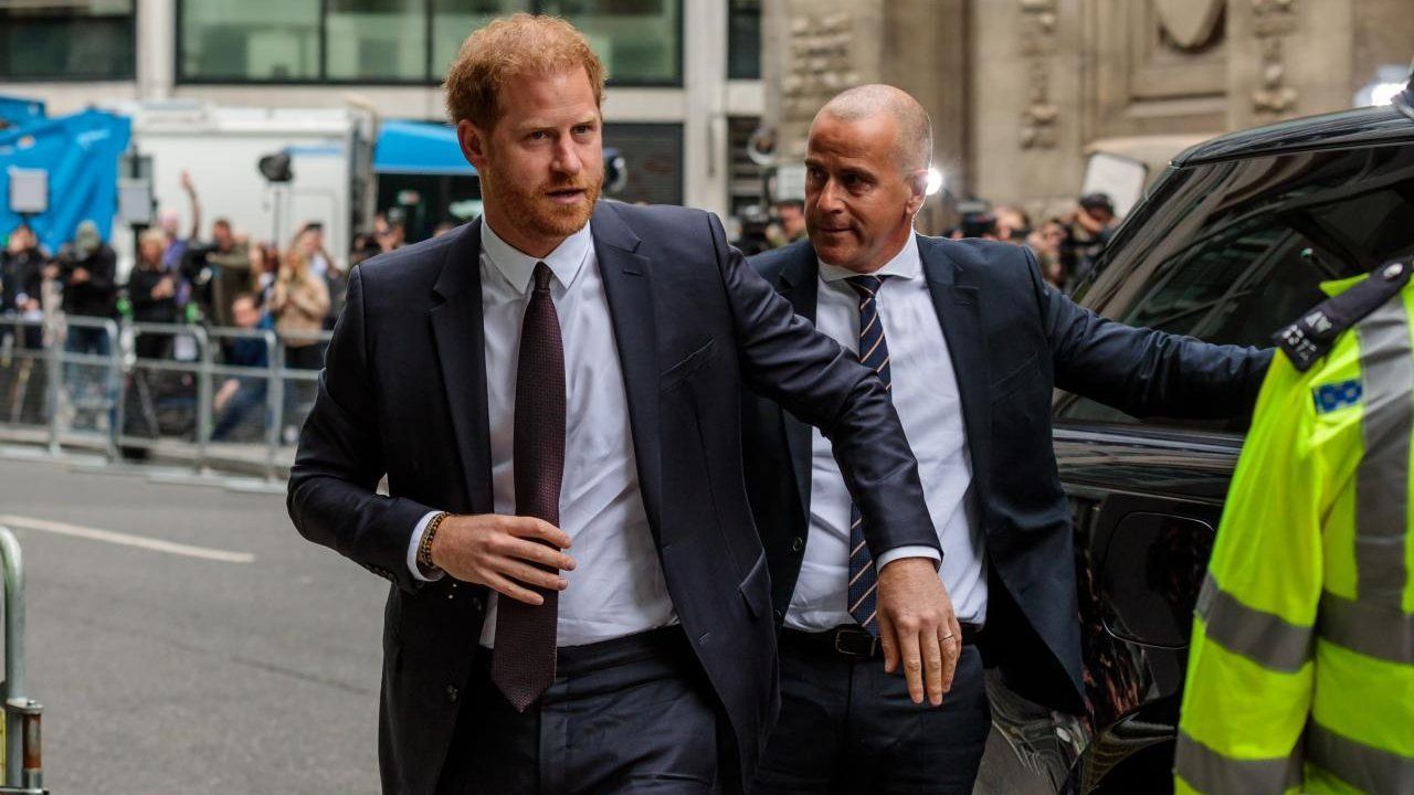Harry all'arrivo in tribunale (foto AGF)