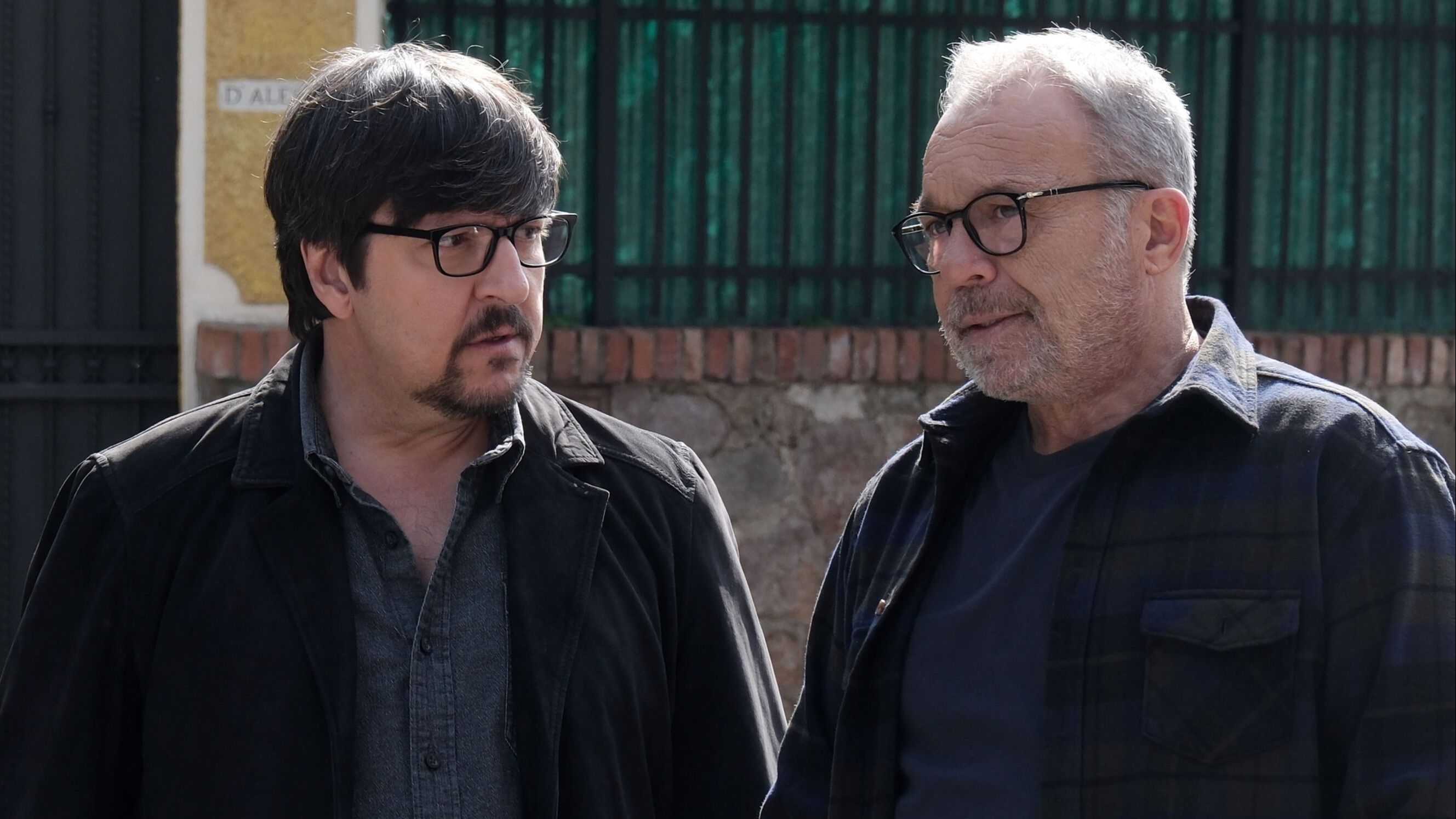 Claudio Amendola (Giulio) e Ricky Memphis (Carlo) ne I Cesaroni - Il ritorno