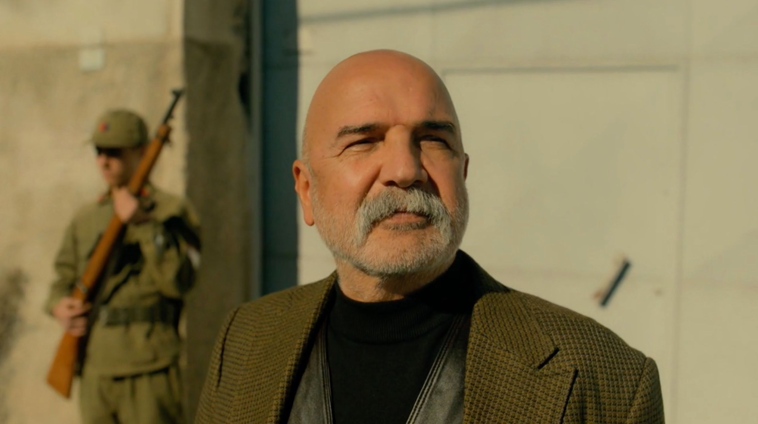 Altan Gördüm interpreta Haşmet Çolak in Terra amara