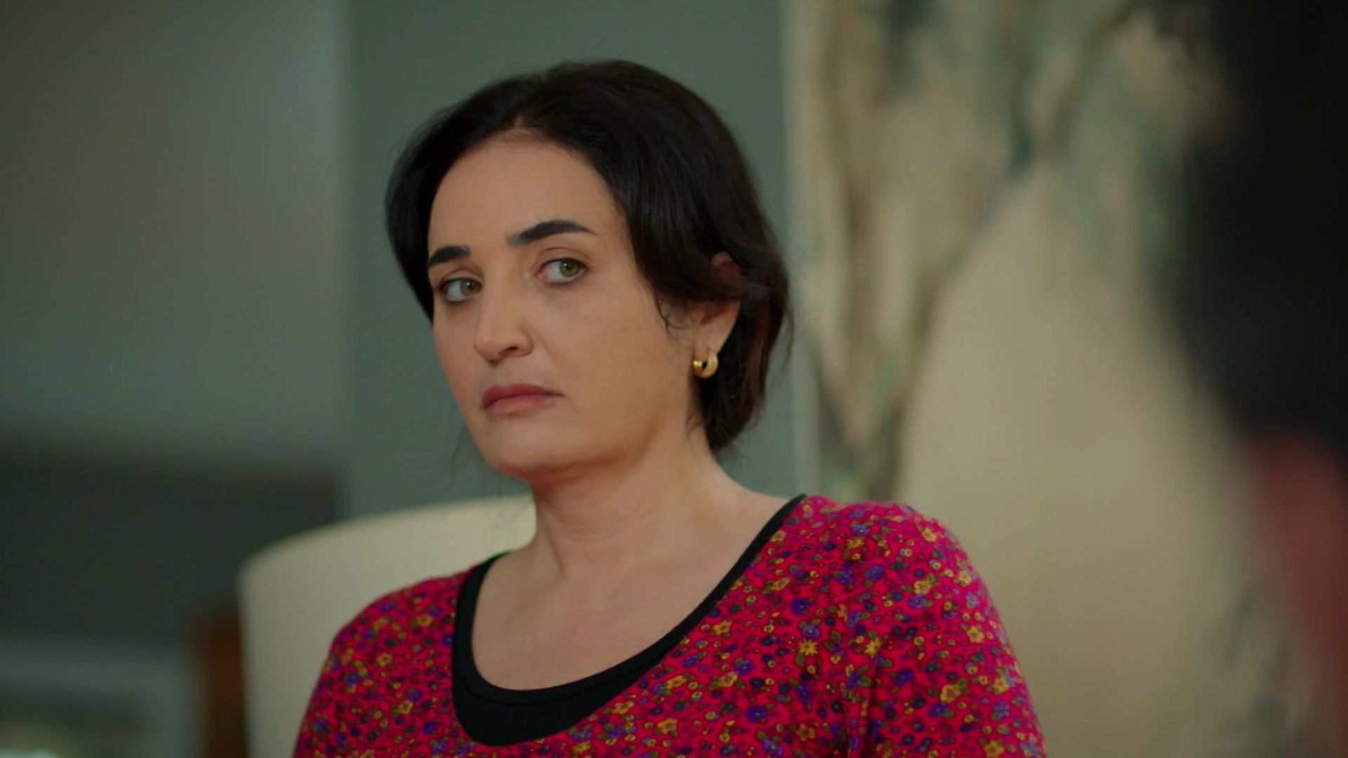Fadik Sevin Atasoy (Sengul) in una scena di Tutto per la mia famiglia 2