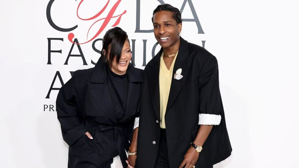 La cantante Rihanna ed il cantante A$AP Rocky alla CFDS Fashion Awards andati in scena all’american Museum of Natural History - Credits: Getty Images