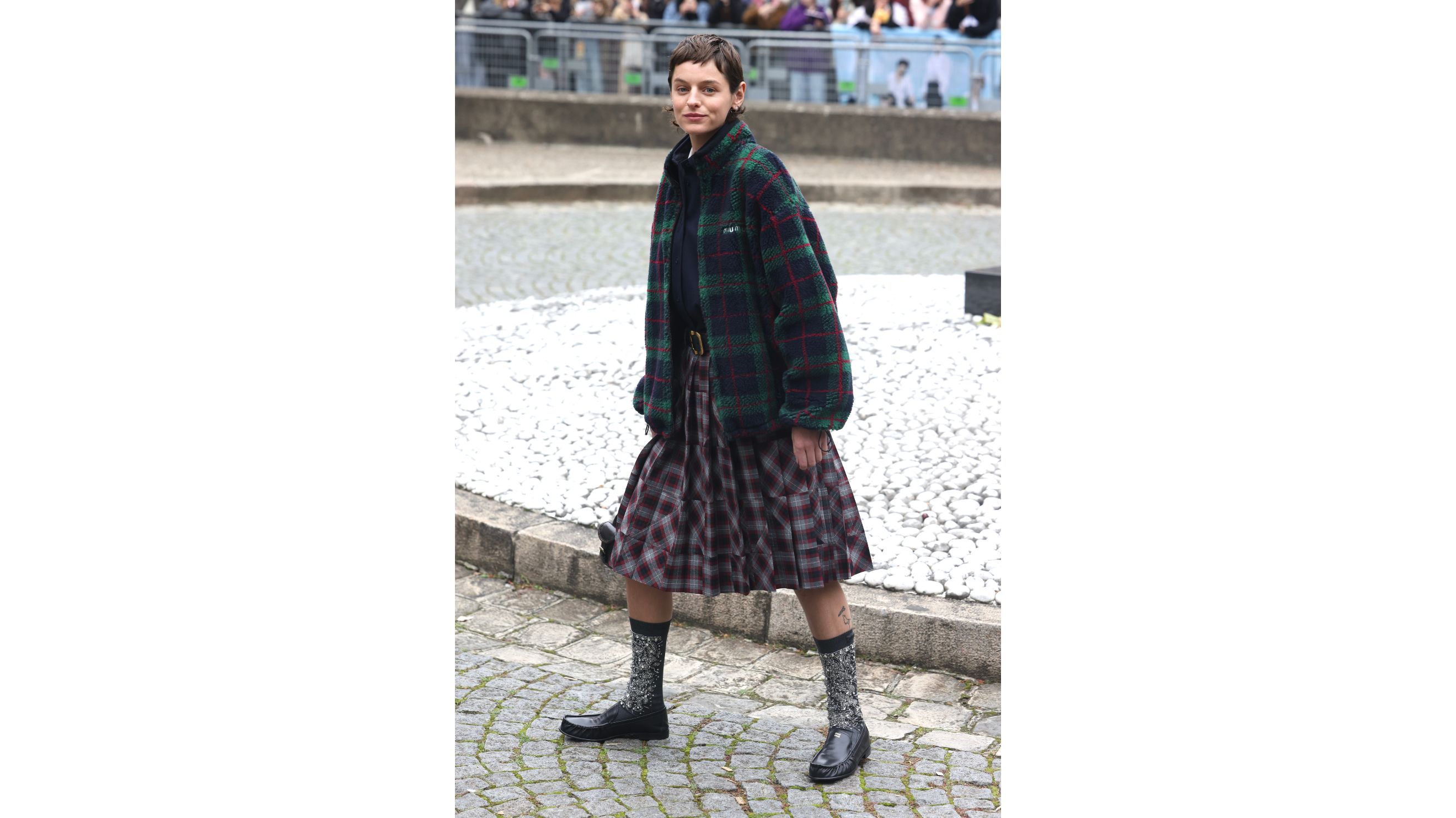 Emma Corrin partecipa alla sfilata di Miu Miu per la collezione donna Primavera-Estate 2026 - Credits Getty Images