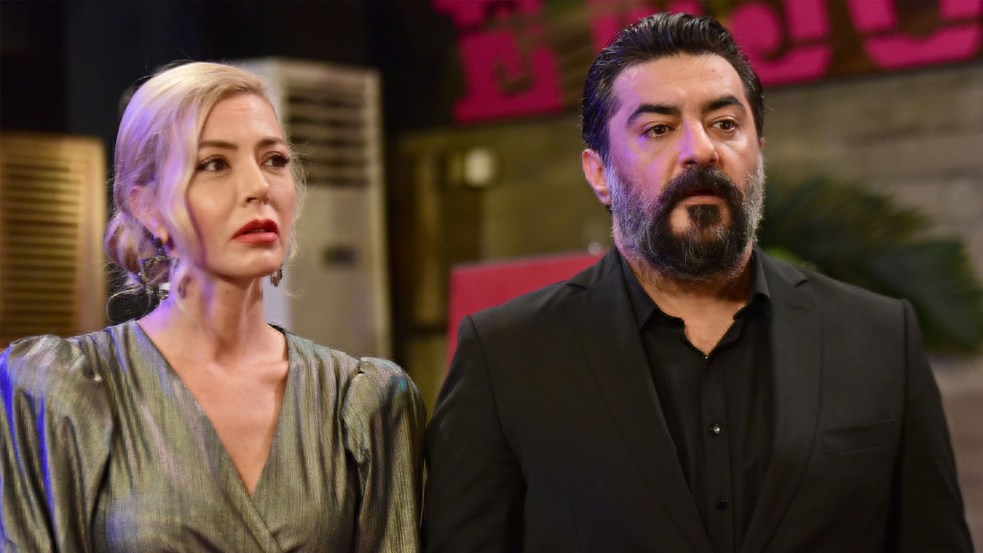 Simge Selçuk (Nebahat) e Celil Nalçakan (Akif) in una scena di Tutto per la mia famiglia