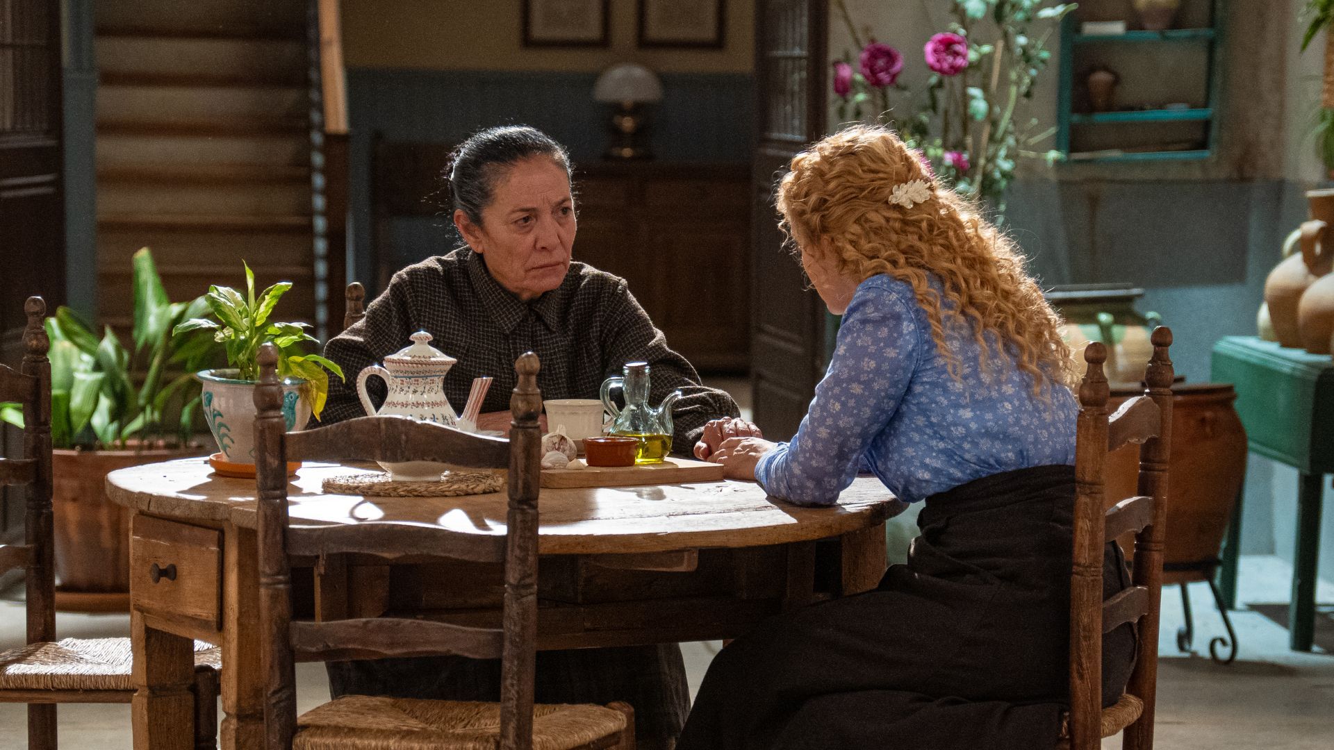 Ramona e Jana in una scena de La Promessa 