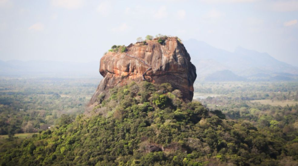Sigiriya se encuentra en el distrito de Matale, dentro del llamado Triángulo Cultural de Sri Lanka