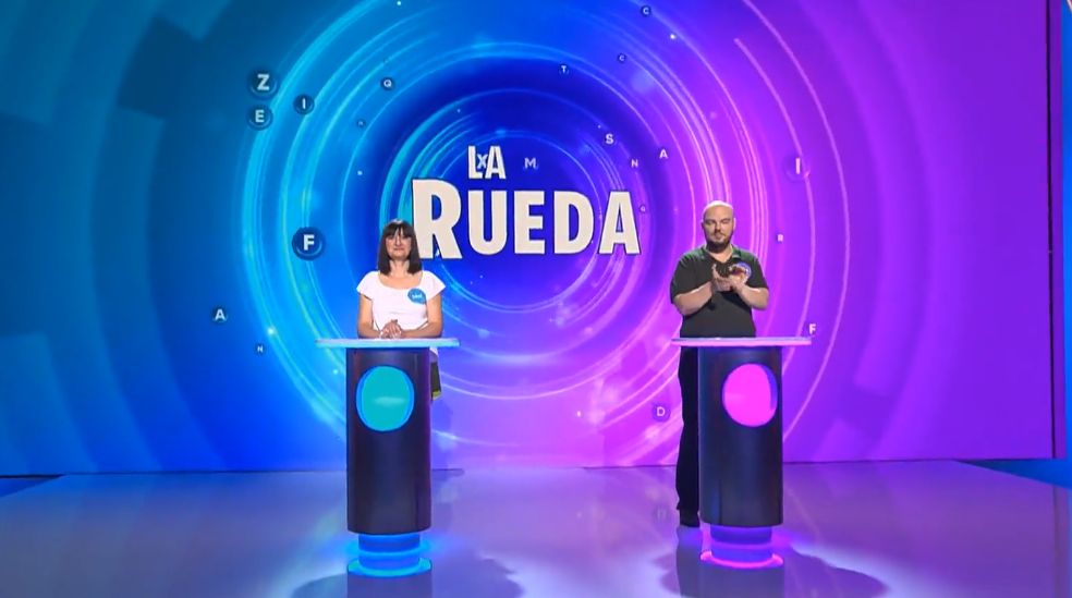 Fran González y Lilit Manukyan, los primeros concursantes de 'Rueda la letra'