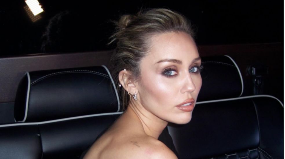 Miley no ha podido evitar que sus fans busquen en sus canciones referencias a su ex