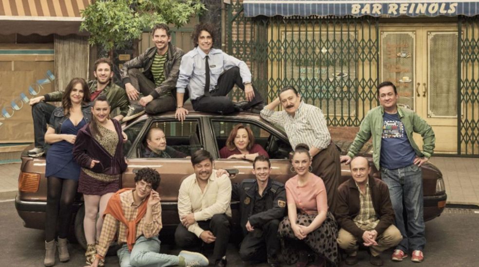 Todo el elenco de la serie 'Aída' reunido: los actores frente al mítico Bar Reinols
