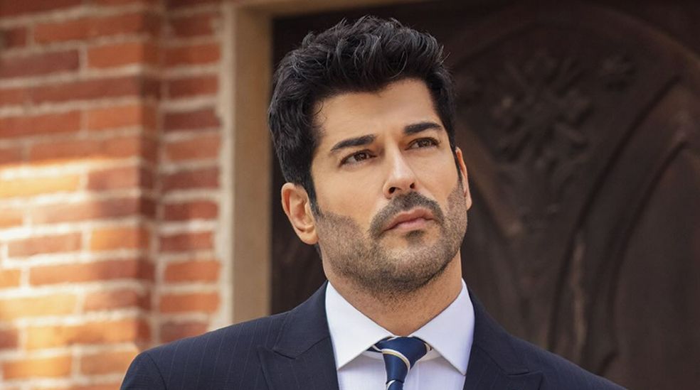 Burak Özçivit, en el papel de Kemal Soydere
