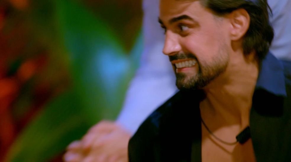 La reacción de Lucas al ver las imágenes de Atamán en la hoguera mixta