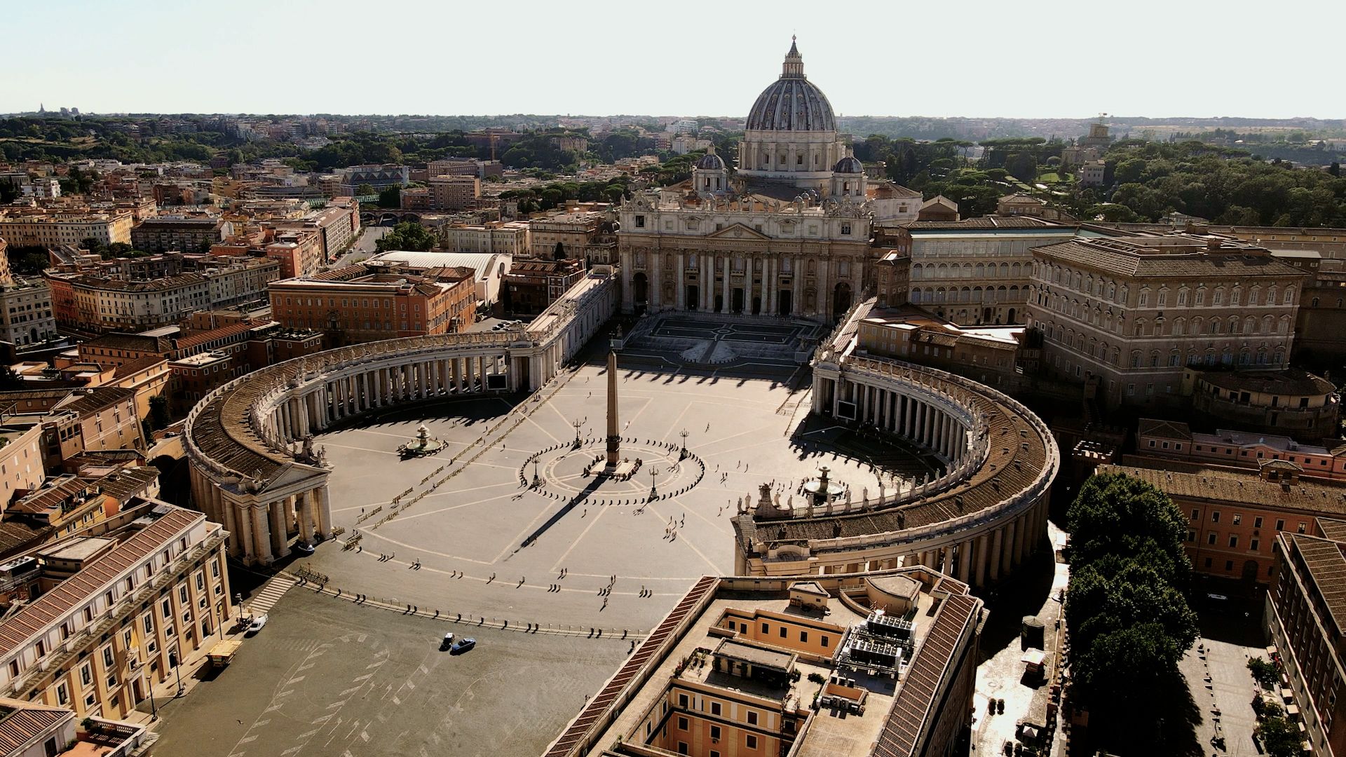 La Plaza de San Pedro y la Basílica de San Pedro en la Ciudad del Vaticano