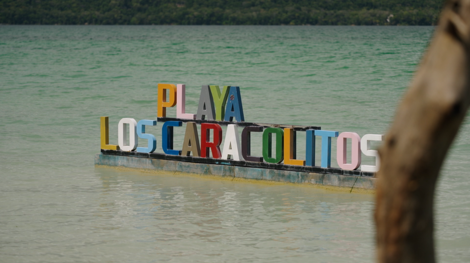 En el Lago Petén, descubrimos rincones como la Playa 3 Naciones o Los Caracolitos