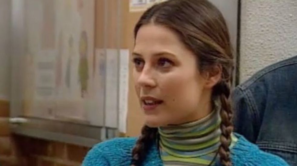 Un peinado muy común en los 2000 de una de las protagonistas de 'Al salir de clase'