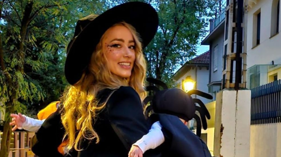 Amber Heard pasando 'Halloween' con sus hijos