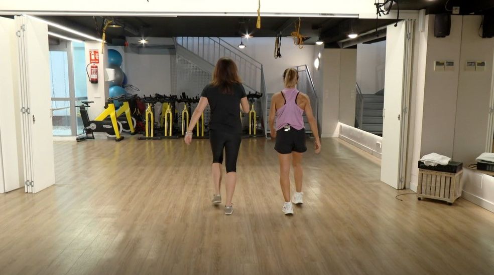 Perder cinco centímetros de cintura gracias a los bailes asiáticos que arrasan en la Red, los expertos advierten de los riesgos de este nuevo reto