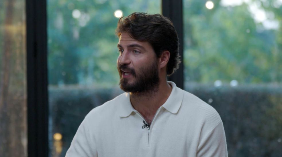 Maxi Iglesias habla sobre el acoso escolar que sufrió en el colegio en '100% Únicos'