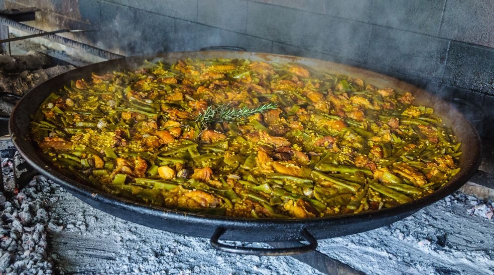 Una tradición gastronómica que conecta el paisaje de la Albufera con la cocina valenciana.