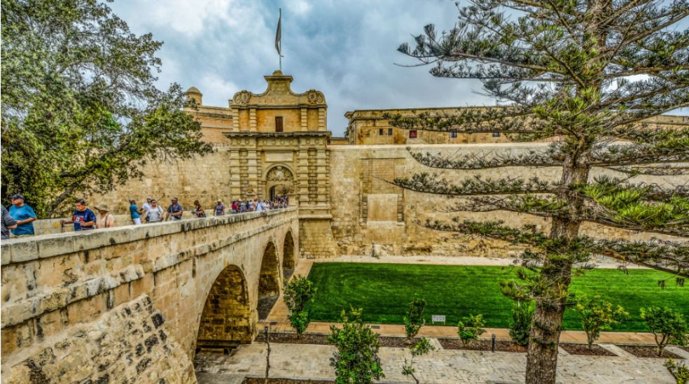 La ciudad fue durante mucho tiempo el centro político de Malta, antes de que el poder se desplazara hacia otras zonas costeras