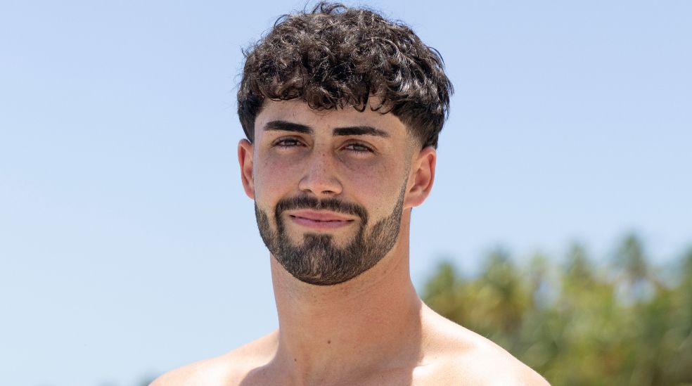 Posado oficial de Javi en la playa en República Dominicana