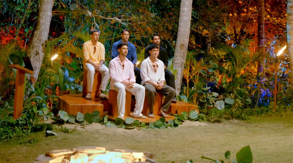 Tensión y muchas dudas en la primera hoguera de los chicos en 'La isla de las tentaciones 10'