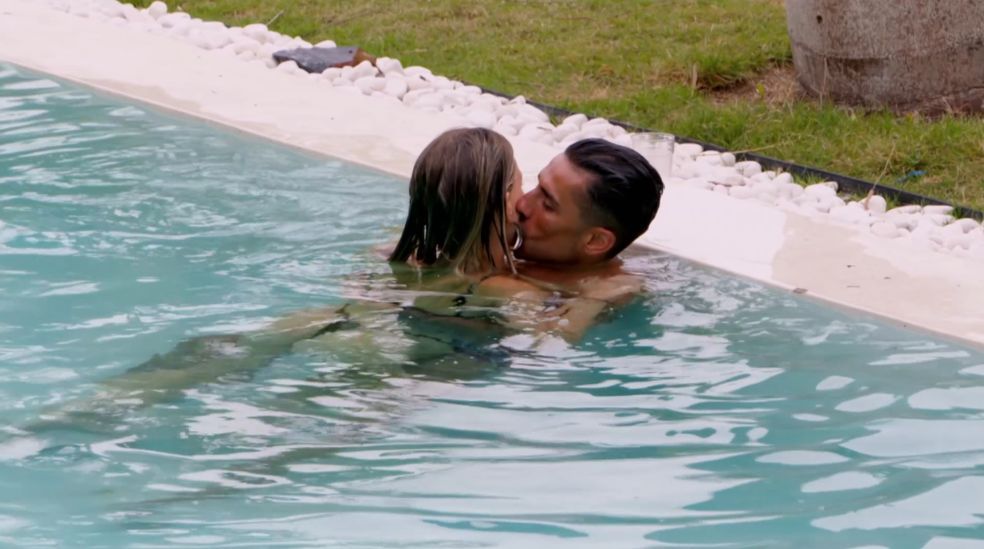 La reconciliación de Náyades y Andrea termina en un momento apasionado en la piscina: “Ha faltado nada”