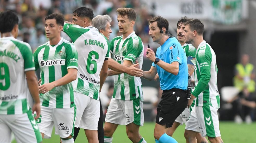 Pellegrini protesta a De Burgos Bengoetxea.