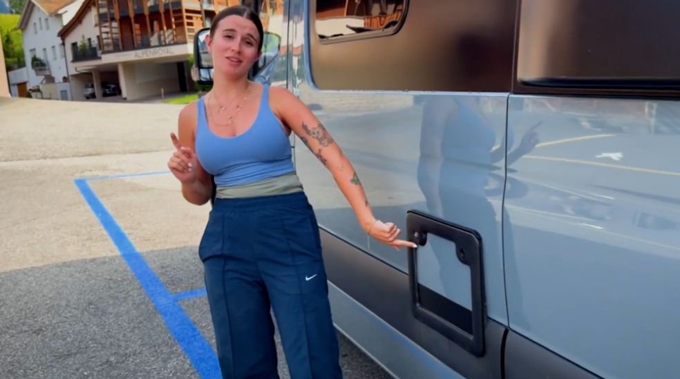 Sandra Barrios enseña lo que menos le gusta de su experiencia en una camper