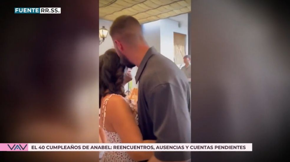 Anabel Pantoja y David Rodríguez bailaron muy acaramelados en la fiesta